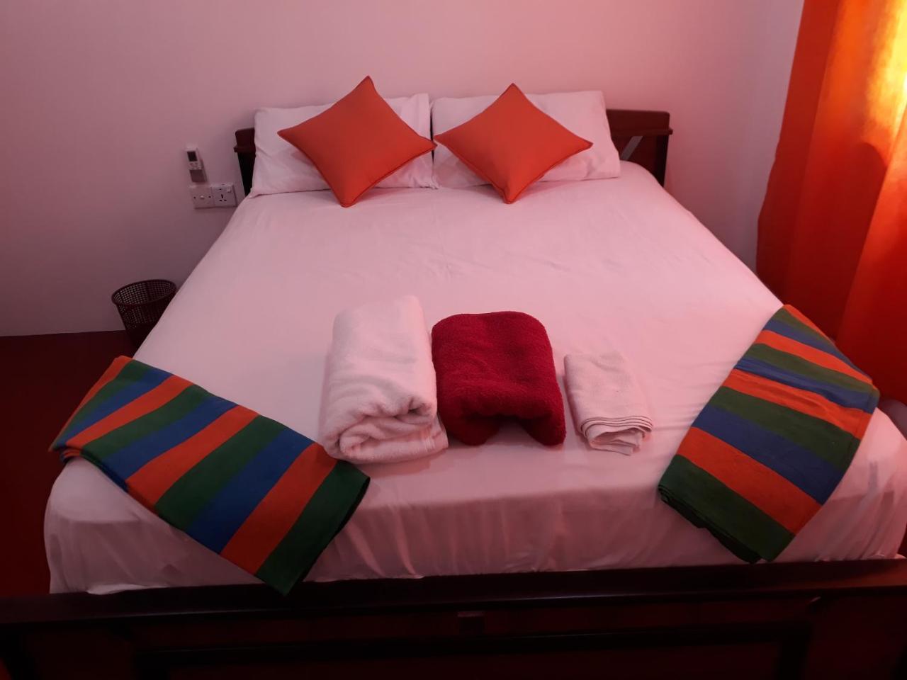 Brinthavanam Days Inn Джафна Экстерьер фото